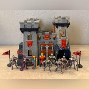 Lakeshore Royal Kingdom Adventure Castle. 9 figurines and 2 flags